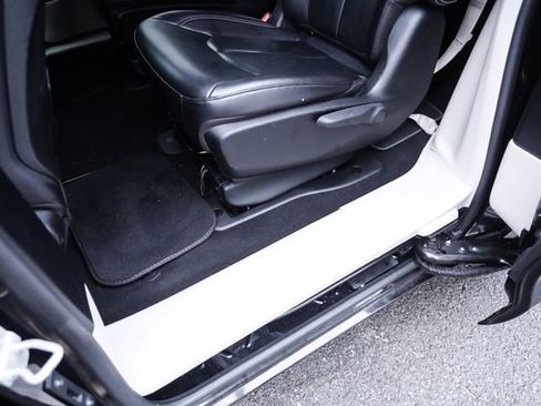 Used 2022 Chrysler Pacifica Touring-L w/ Uconnect Theater Family Group FWD image 69