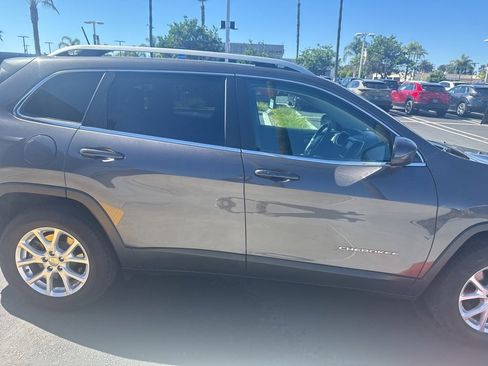 Used 2018 Jeep Cherokee Latitude Plus w/ Cold Weather Group image 34