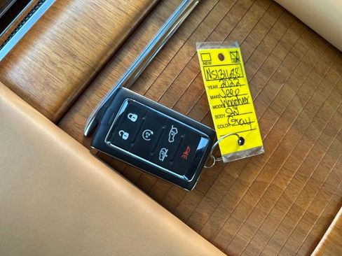 Used 2022 Jeep Grand Wagoneer Series III image 29