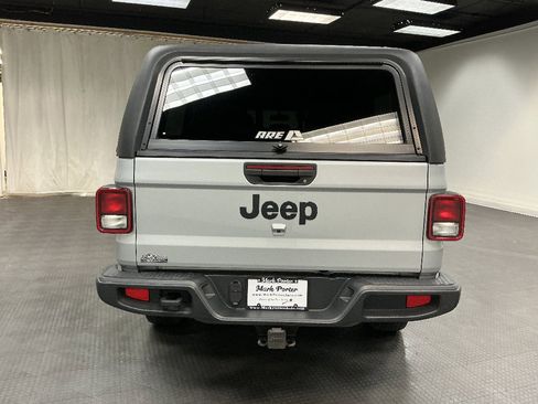 Used 2023 Jeep Gladiator Sport AWD/4WD image 4