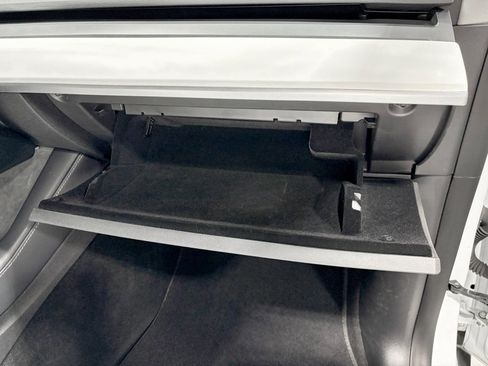 Used 2022 Tesla Model Y Long Range image 19