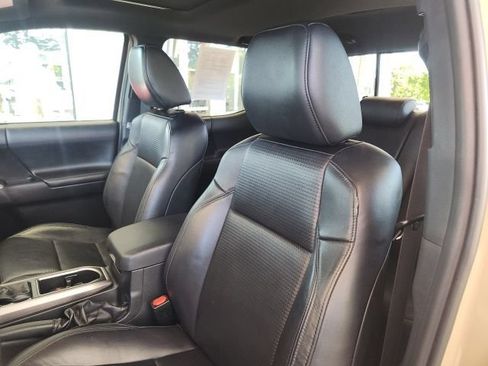 Certified 2020 Toyota Tacoma Limited AWD/4WD image 17
