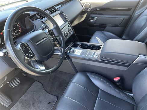 Used 2019 Land Rover Discovery SE image 17