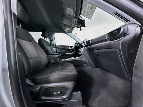 Used 2023 Ford Explorer XLT AWD/4WD image 29
