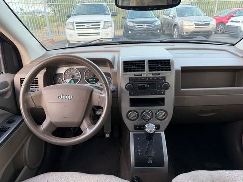 Used 2007 Jeep Compass Limited w/ Boston Acoustics Sound Group image 9