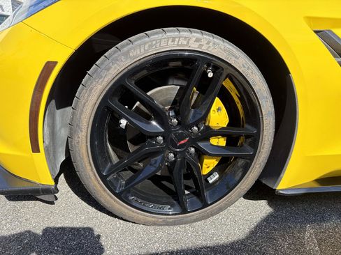 Used 2019 Chevrolet Corvette Stingray Coupe w/ Carbon Flash Badge Package image 36