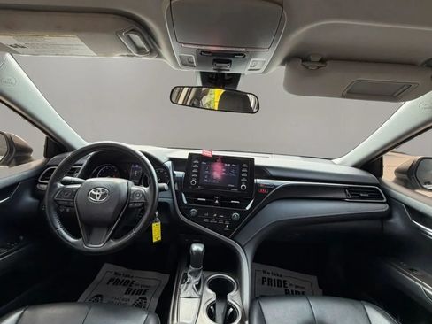 Used 2021 Toyota Camry SE FWD image 12