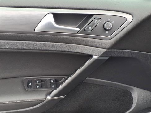 Used 2020 Volkswagen Golf 4-Door image 18