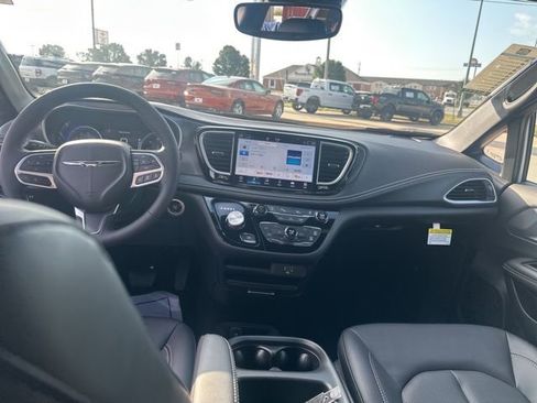 New 2026 Chrysler Pacifica Select image 27