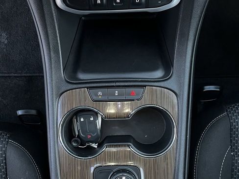 Certified 2023 GMC Acadia SLE image 24