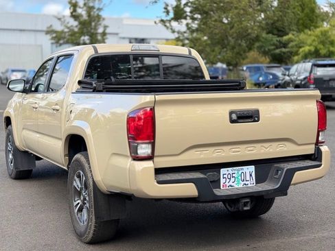 Used 2016 Toyota Tacoma TRD Sport w/ Towing Package RWD image 3