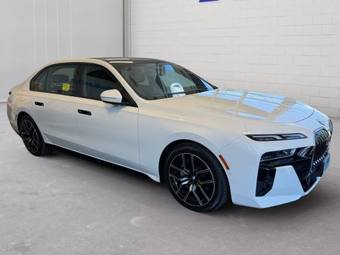 Used 2025 BMW 740i xDrive AWD/4WD image 5