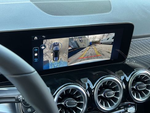 New 2026 Mercedes-Benz GLB 250 4MATIC image 17