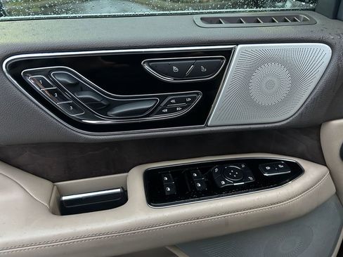 Used 2023 Lincoln Navigator Reserve image 23