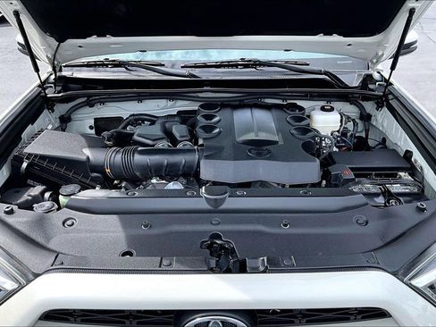 Used 2015 Toyota 4Runner Limited image 10