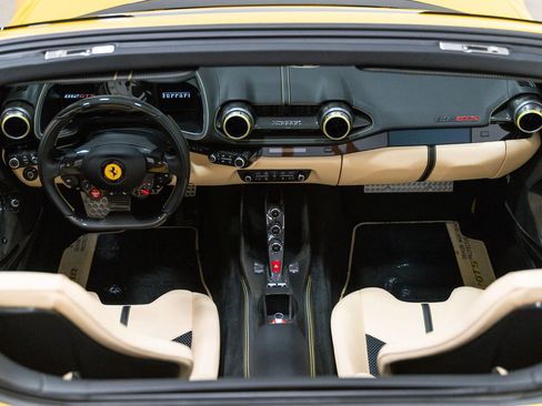 Used 2022 Ferrari 812 GTS image 6