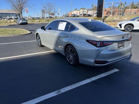 Used 2024 Lexus ES 300h w/ Premium Package image 5