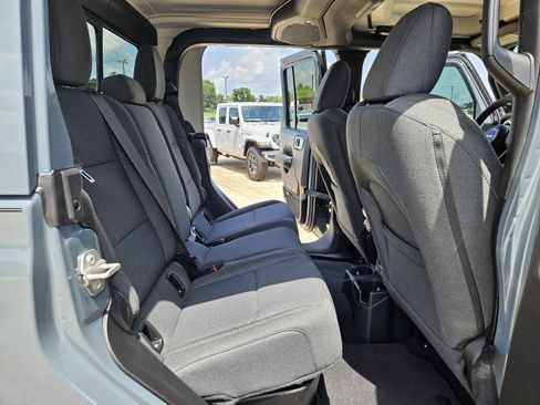 New 2026 Jeep Gladiator Sport AWD/4WD image 16