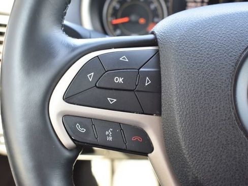 Used 2015 Jeep Cherokee Latitude w/ Cold Weather Group AWD/4WD image 23