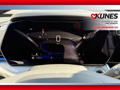 Used 2025 Chevrolet Trax LT w/ LT Convenience Package FWD image 4
