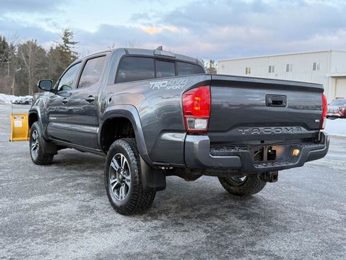 Used 2016 Toyota Tacoma TRD Sport image 8