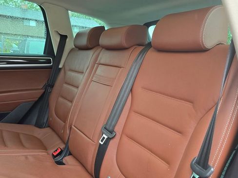 Used 2016 Volkswagen Touareg Executive AWD/4WD image 17