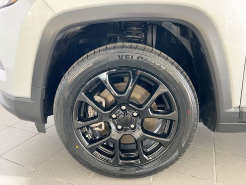 Used 2024 Jeep Compass Latitude w/ Convenience Group image 12