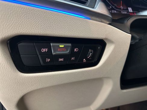 Used 2022 BMW 330i Sedan w/ Premium Package image 19