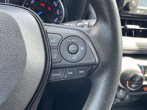 Used 2020 Toyota RAV4 XLE image 25