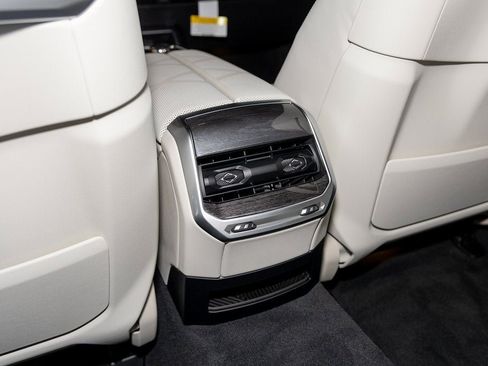 New 2026 BMW 760i xDrive w/ Executive Package image 38