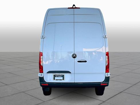 Used 2023 Mercedes-Benz Sprinter 2500 image 4