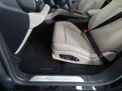 Certified 2025 Porsche Macan 4S Electric AWD/4WD image 40