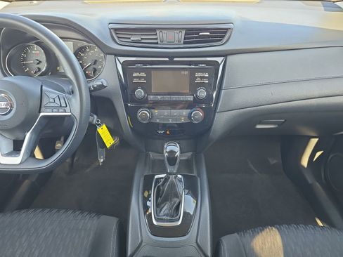 Used 2017 Nissan Rogue S image 11