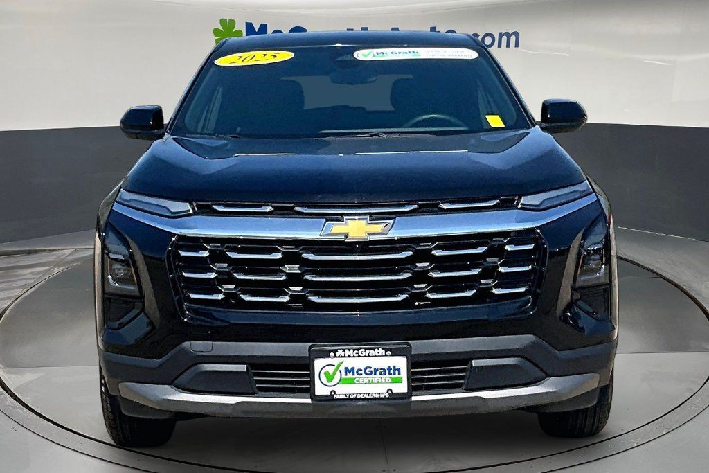Used 2025 Chevrolet Equinox LT AWD/4WD image 2
