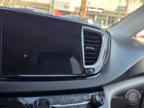 Used 2023 Chrysler Pacifica Touring-L image 17