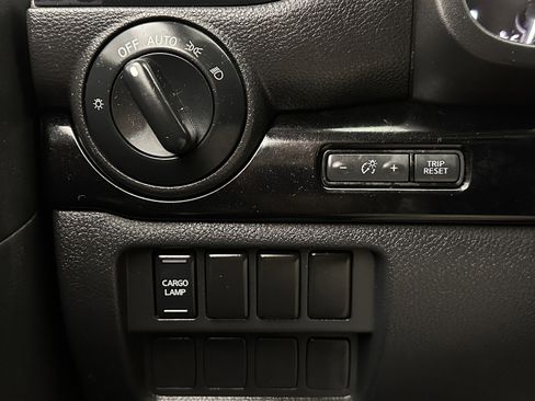 Used 2023 Nissan Titan SV image 17