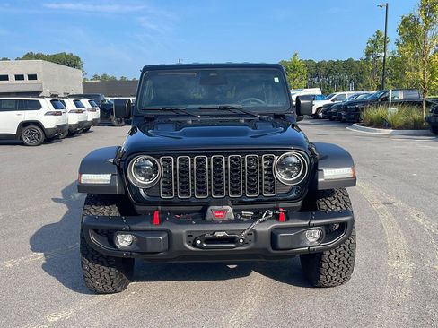 Used 2025 Jeep Wrangler Rubicon AWD/4WD image 2