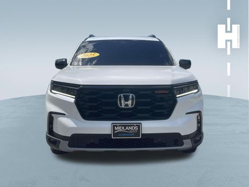 Used 2025 Honda Pilot TrailSport image 2