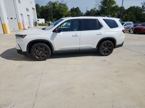 Used 2025 Honda Pilot Black Edition image 7