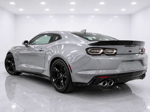 Used 2019 Chevrolet Camaro LT RWD image 3