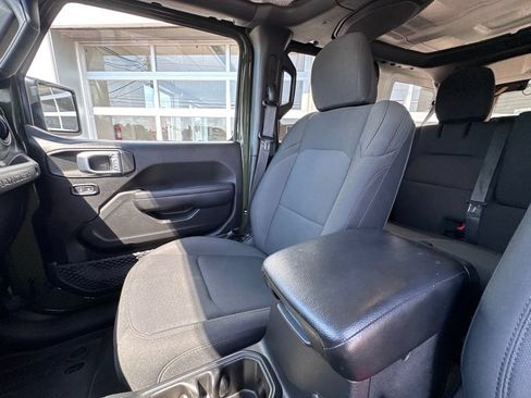 Used 2023 Jeep Wrangler Unlimited w/ Convenience Group AWD/4WD image 31