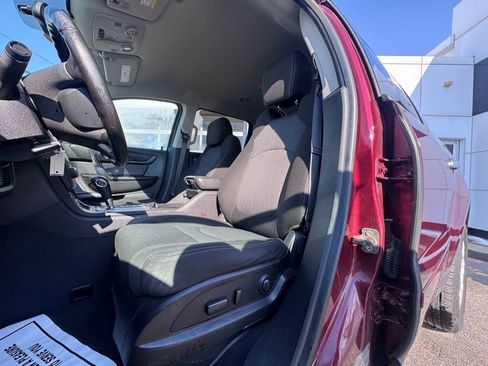 Used 2017 Chevrolet Traverse LT w/ Style and Technology Package image 14
