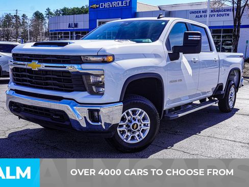 Used 2025 Chevrolet Silverado 2500 LT w/ Convenience Package AWD/4WD image 2