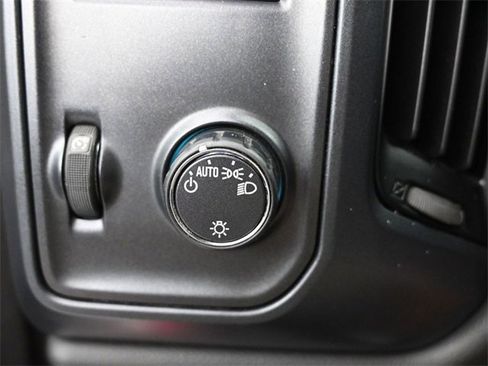 Used 2018 Chevrolet Silverado 1500 Custom w/ Custom Value Package image 26