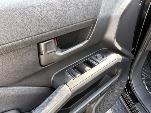 Used 2025 Toyota 4Runner SR5 AWD/4WD image 17