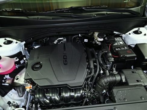 Used 2025 Kia Sorento S image 17