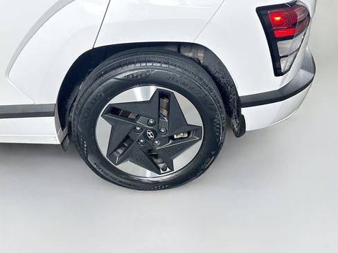 Used 2024 Hyundai Kona SEL FWD image 11
