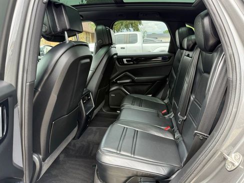 Used 2021 Porsche Cayenne image 13