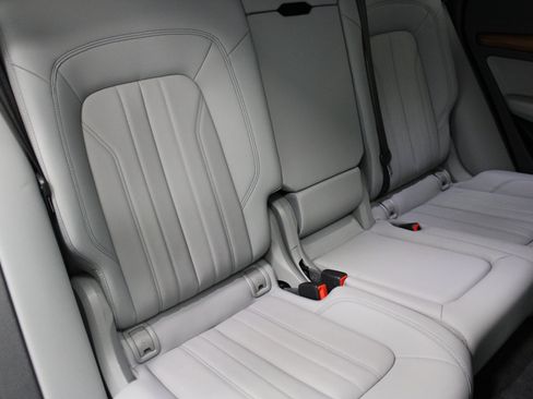 Used 2022 Audi Q5 2.0T Premium w/ Convenience Package image 24