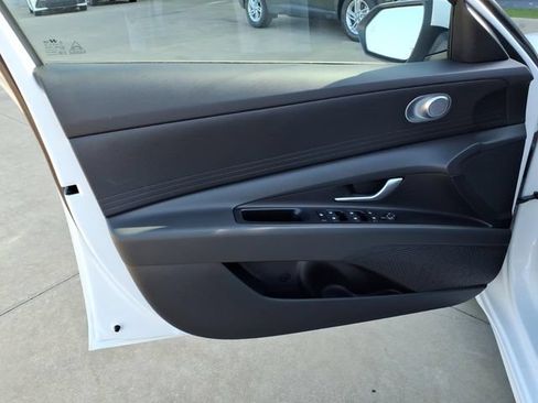 New 2026 Hyundai Elantra Hybrid FWD image 22